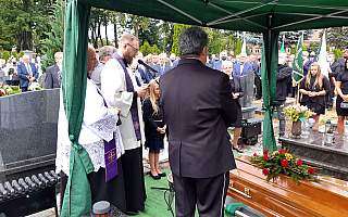 Ostatnie pożegnanie Jana Heichela. Wieloletni prezes Warmińsko-Mazurskiej Izby Rolniczej został pochowany w Biskupcu